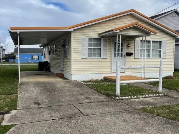 1311 13th St, Nitro, WV 25143