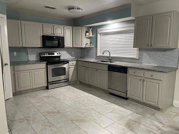3rd image of 2579 Mossglen Dr