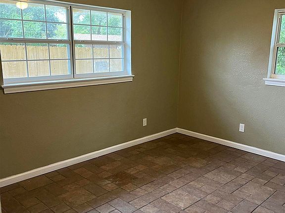4th image of 227 Emerald Ave