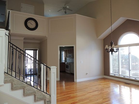 3rd image of 205 Club Villa Dr W