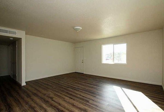 5th image of 4853 E University Ave