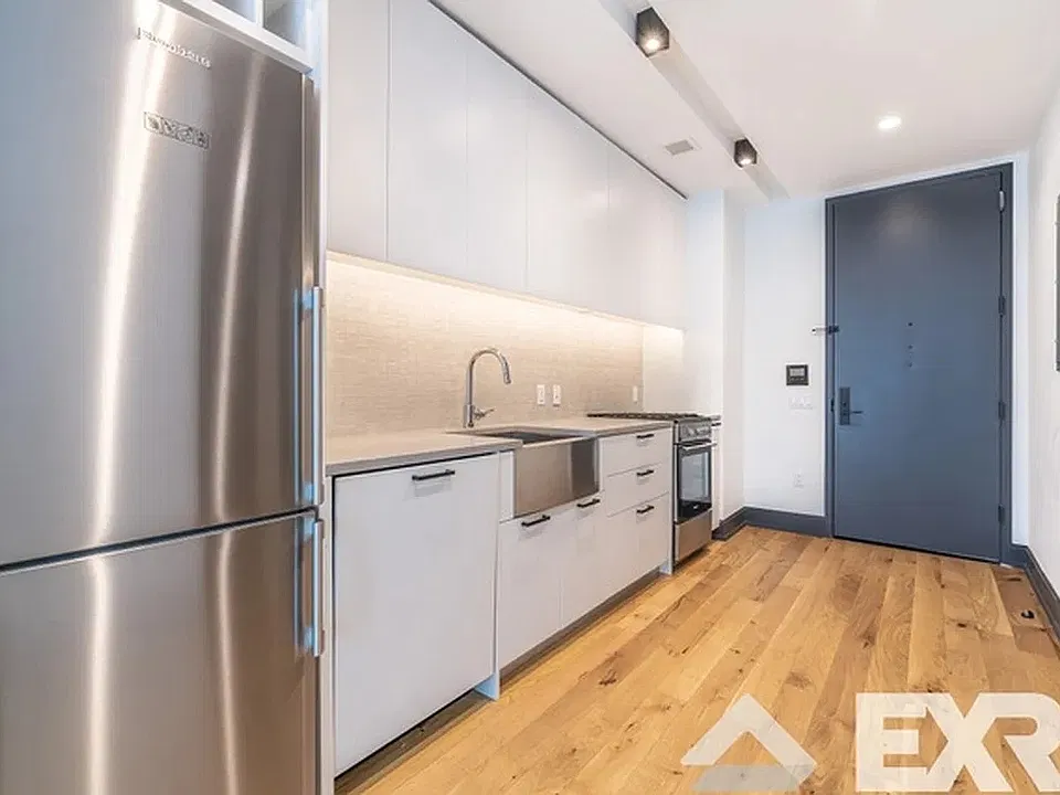 42-22 27th St #517