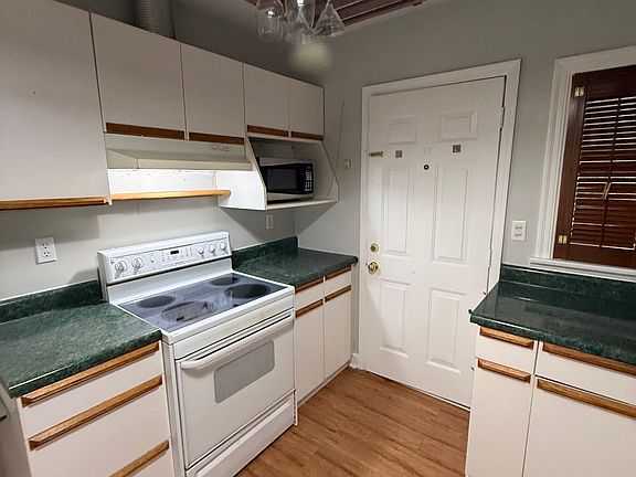 4th image of 3914 Herschel St Unit 2