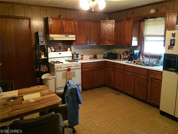 2nd image of 214 Ross St