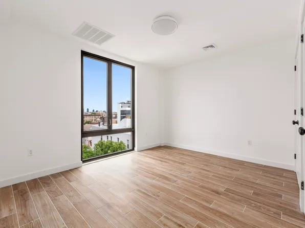 32-24 Steinway Street image 4 of 14