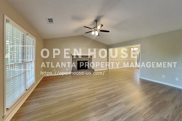 3 bed, 2.5 bath, 1903 sqft, $2,125 — Photo 3