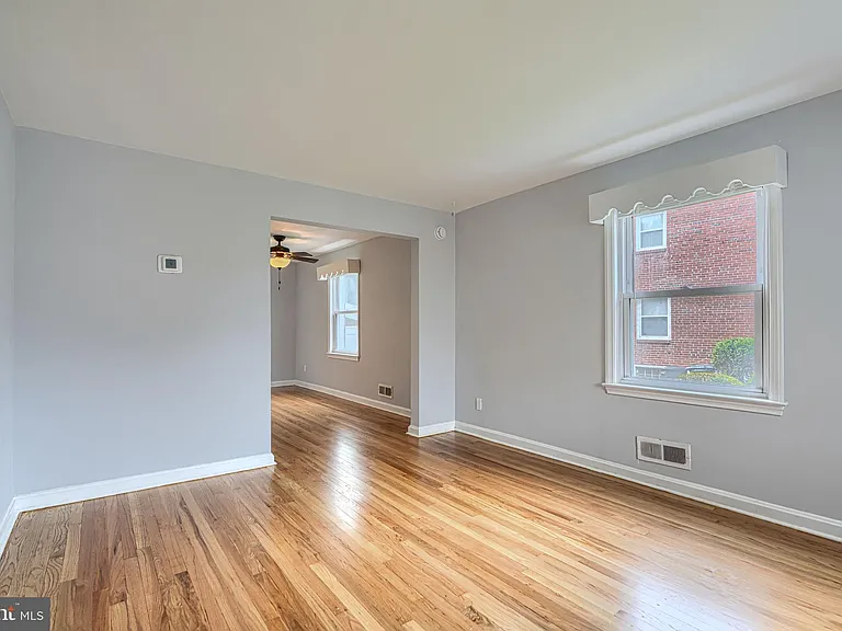 7114 Greenwood Ave — Photo 4