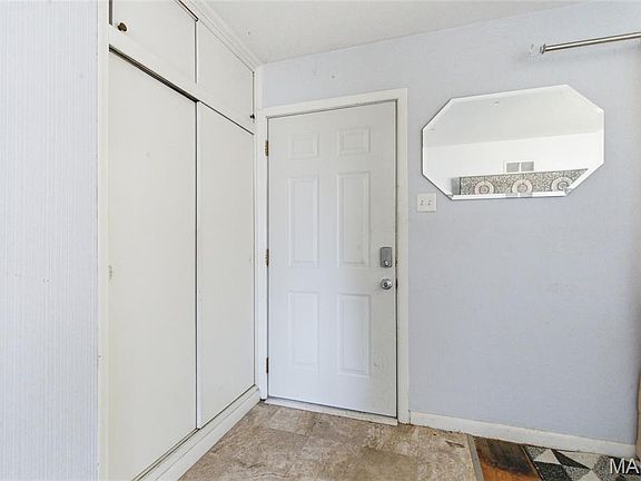 5th image of 2430 Telegraph Rd