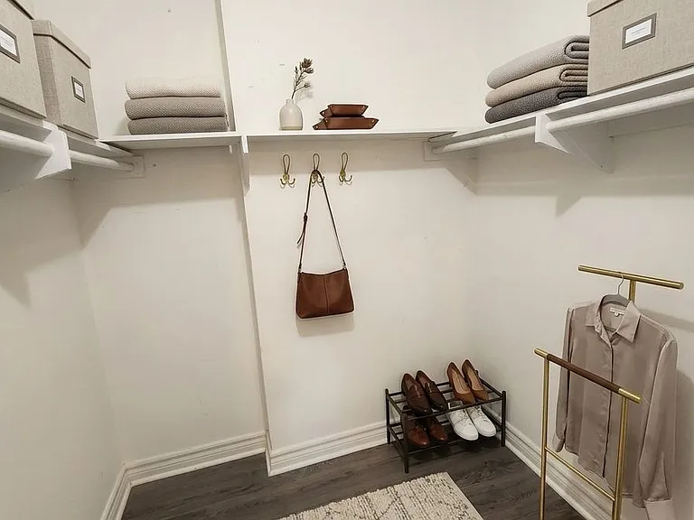 936 Glen St #208 — Photo 5