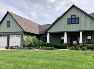 W8029 Lundeen Dr, Hortonville, WI 54944