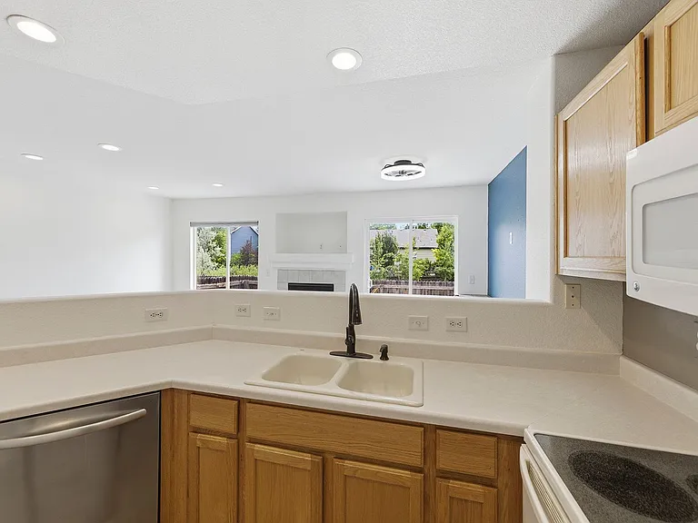 1650 Oak Creek Dr — Photo 8