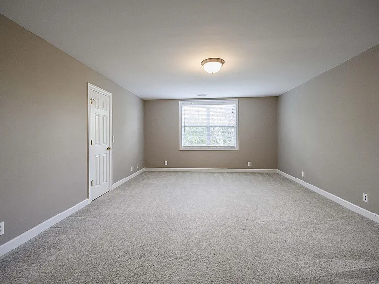 2256 Westwood Dr — Photo 23