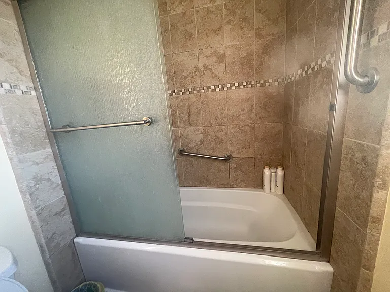 2548 Mayflower Ave #B — Photo 56