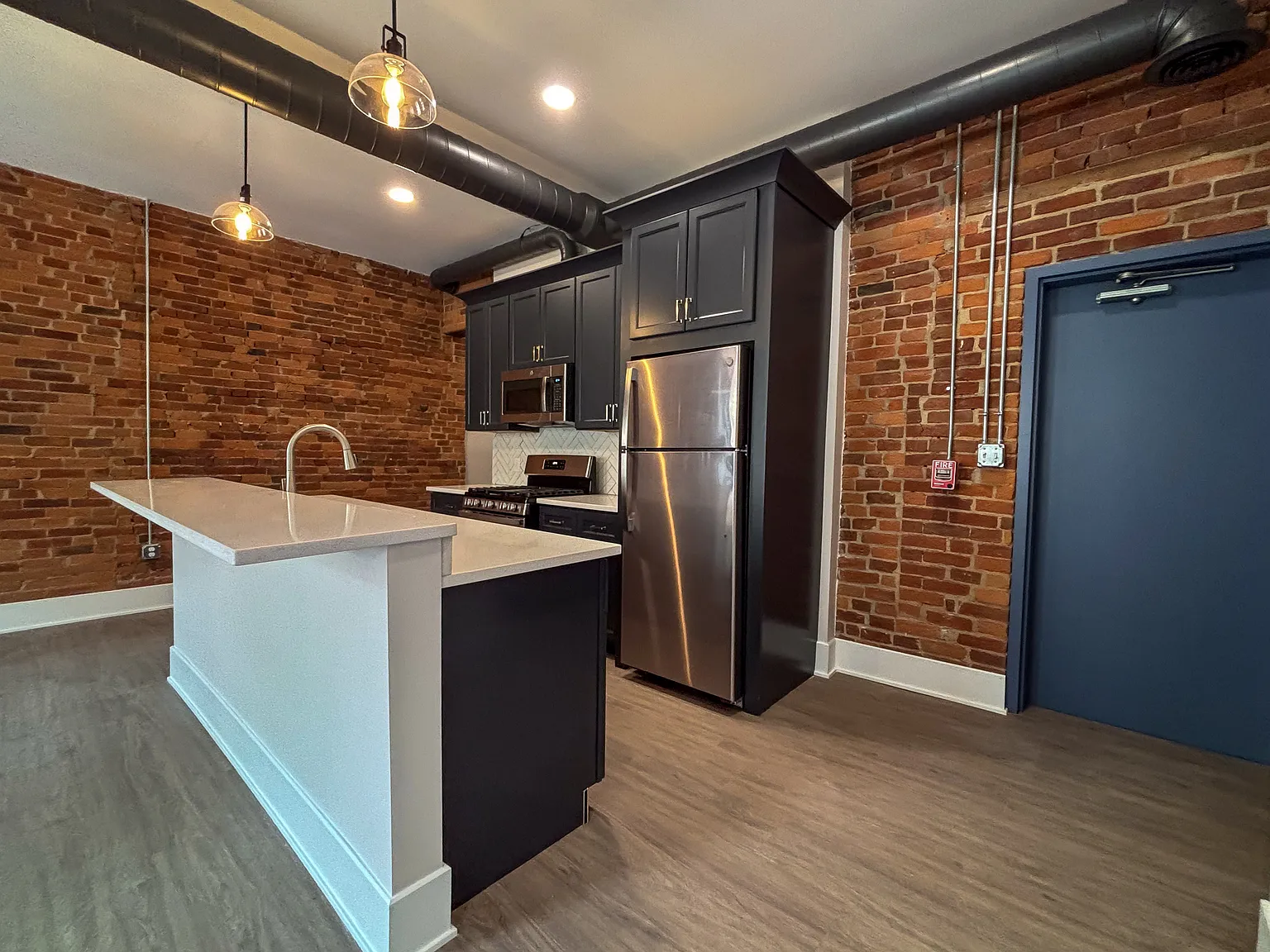 2 bed, 1150 sqft, $2,250 — Photo 4
