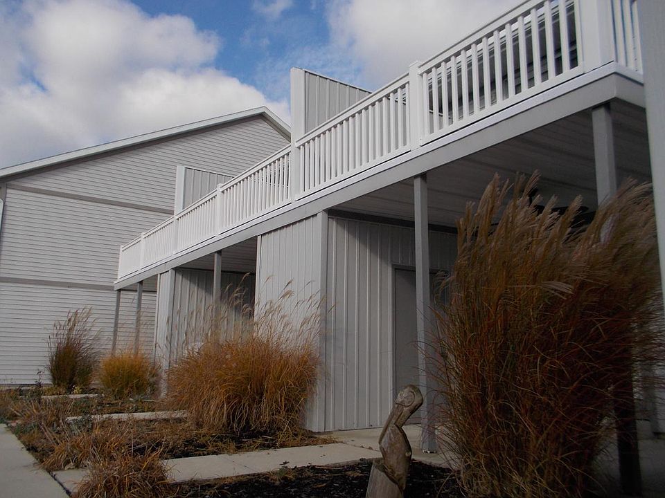 M-Bdrm balcony & patio