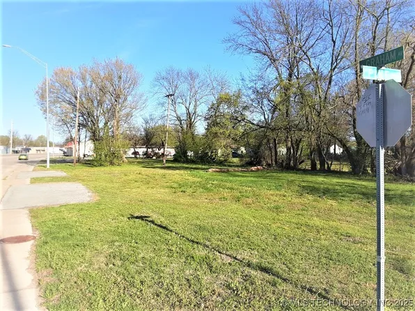 506 W Graham Ave, Pryor, OK 74361