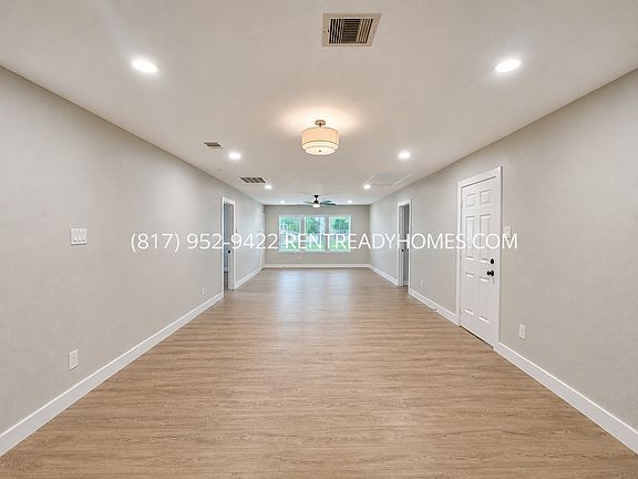 3rd image of 4919 Dickens Rd