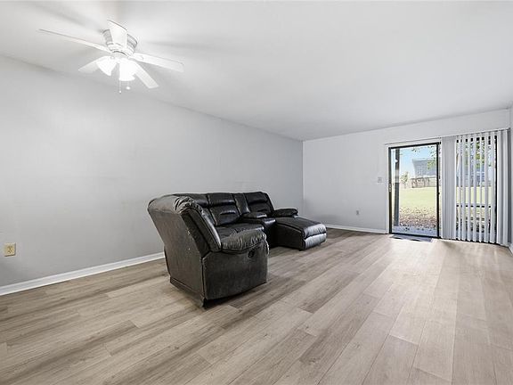 4th image of 2811 SW Archer Rd APT V173