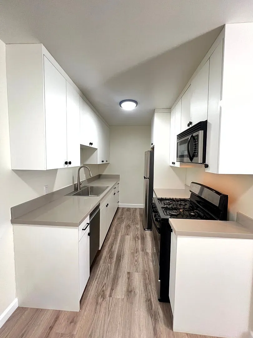 2408 Ocean Park Blvd — Photo 4