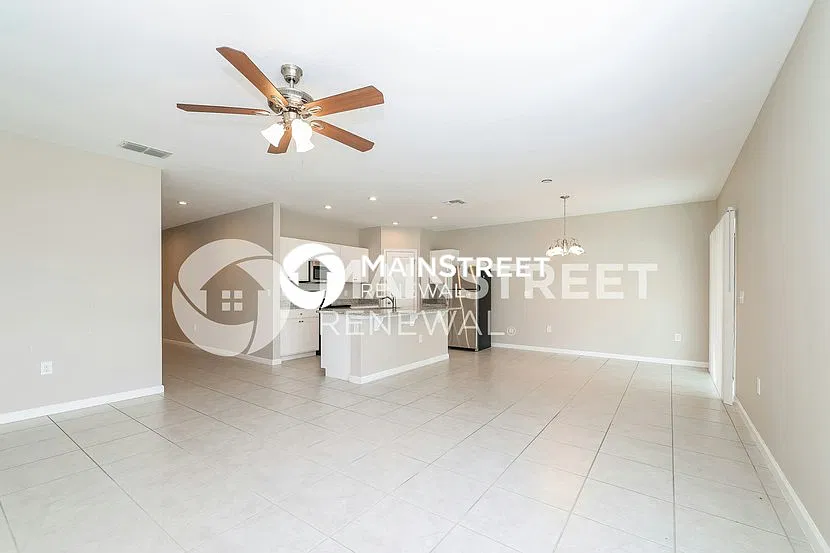 525 Lucerne Blvd — Photo 3