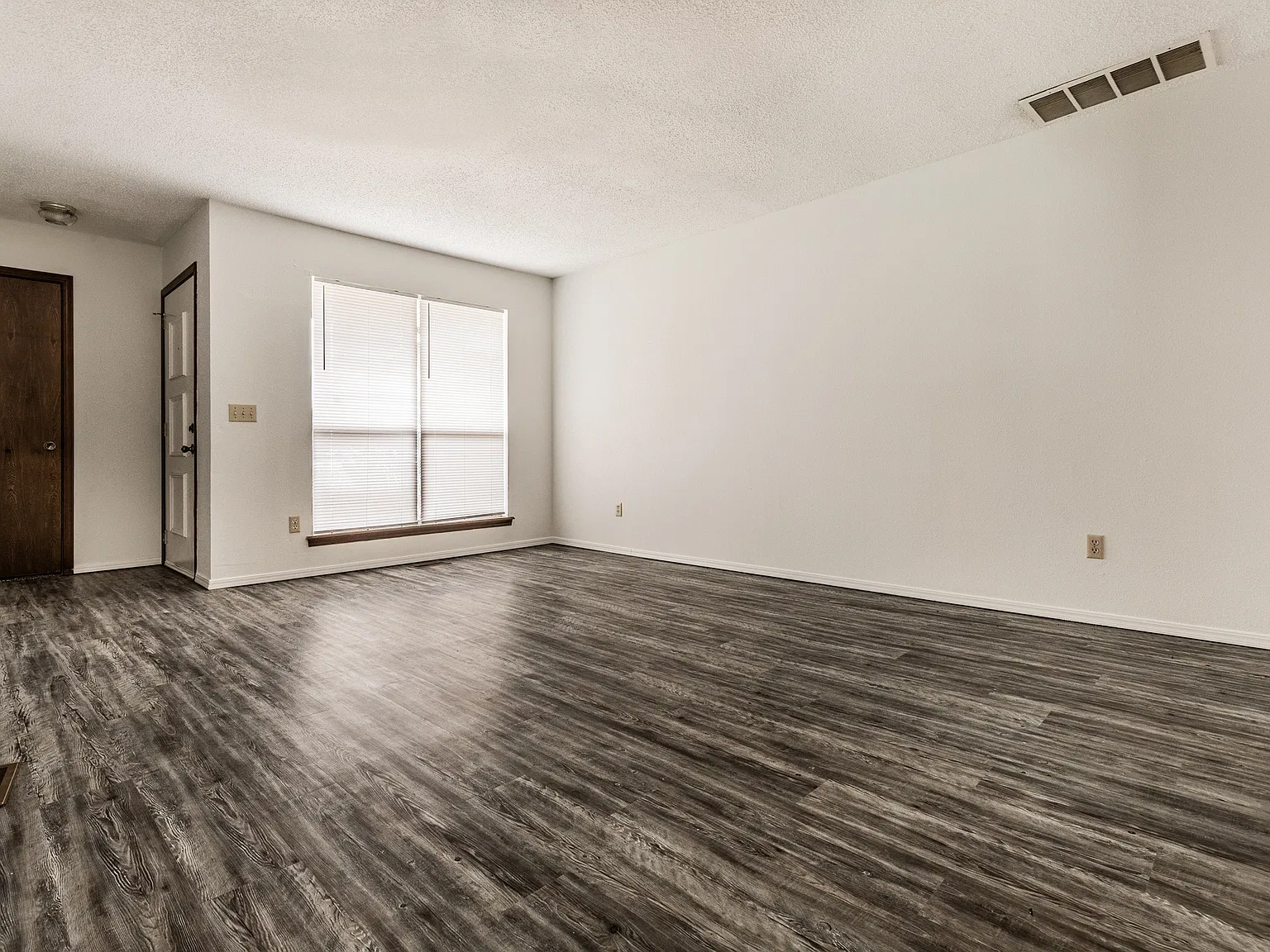 2 bed, 1050 sqft, $1,000 — Photo 3