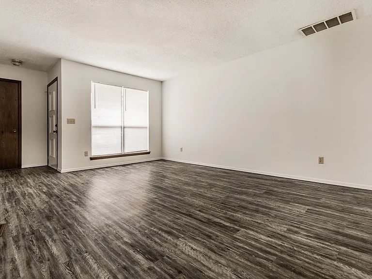 9910 Keisa Cir — Photo 4