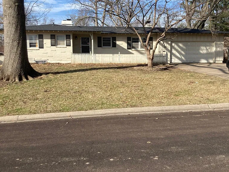 810 N Pawnee Ave — Photo 1