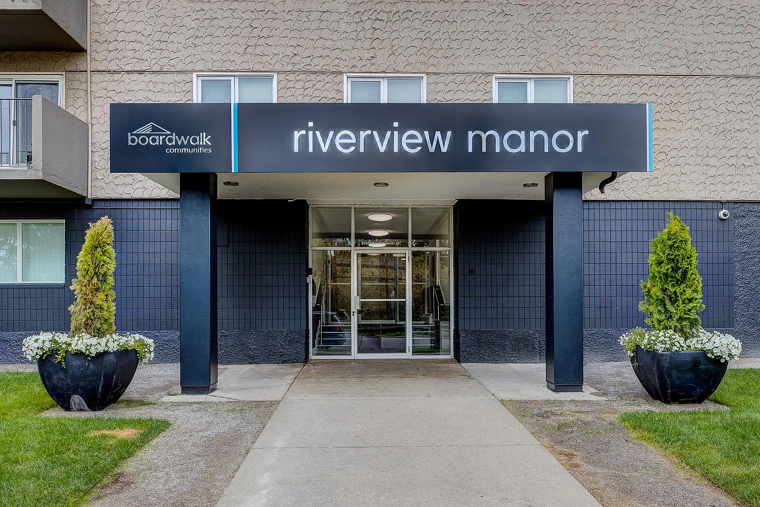 Riverview Manor — Photo 4