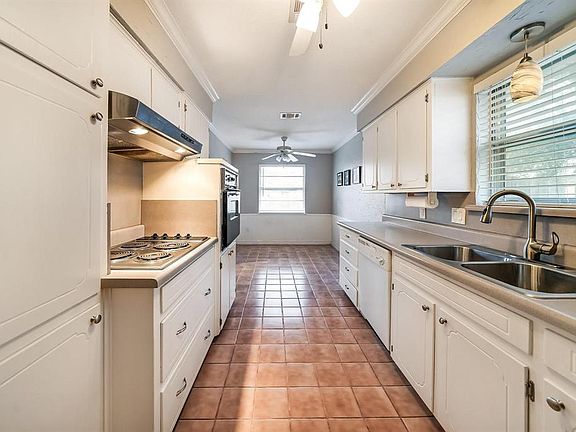 4th image of 3019 Bramble Oaks Ct