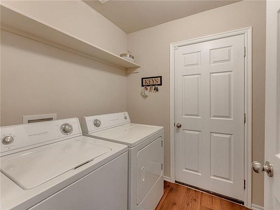 5th image of 1755 Sussex St