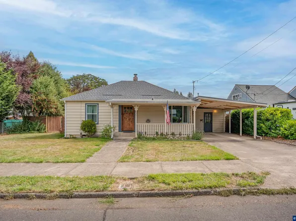 835 7th Ave, Sweet Home, OR 97386