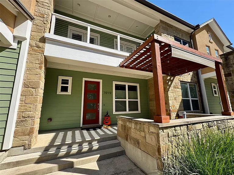 3919 Vaughan St — Photo 2