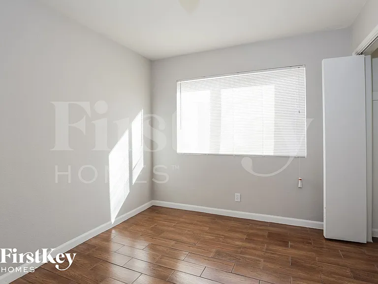 1701 Sweeney Ave — Photo 12