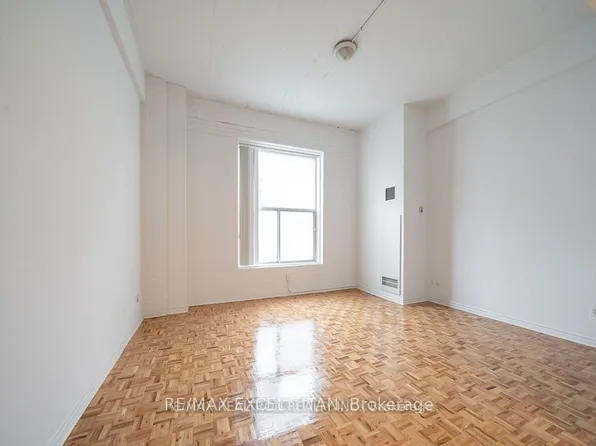 1407 Dupont St #112, Toronto, ON M6H 4J7