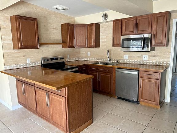 3rd image of 1325 Sandy Ln