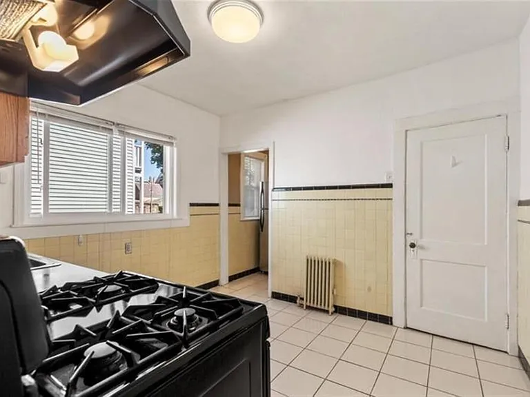 38 George St #2 — Photo 8