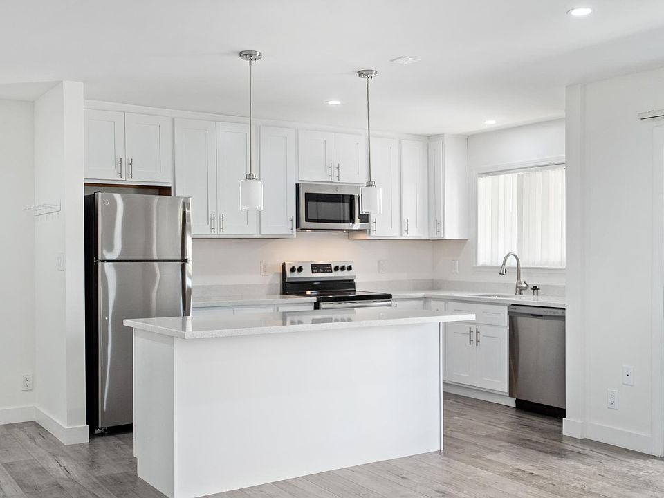 1st image of 912 Rich Ave #14