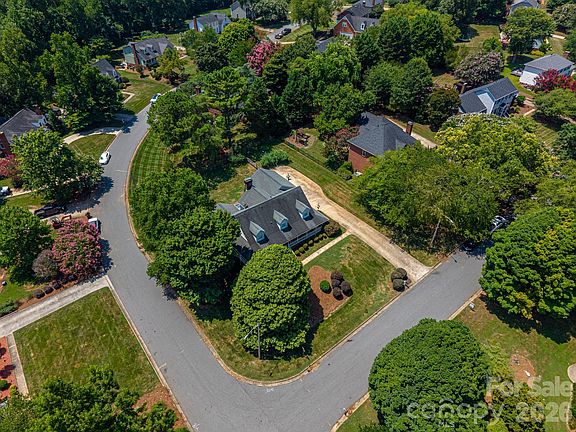 5th image of 2723 Steeplechase Rd