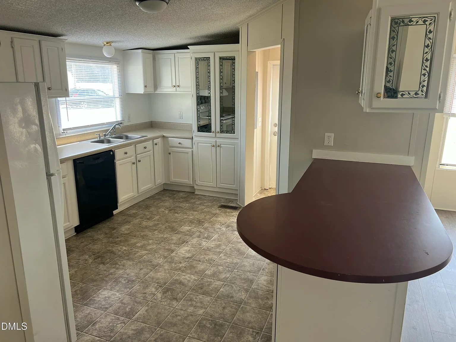 3 bed, 2.0 bath, $1,425 — Photo 4