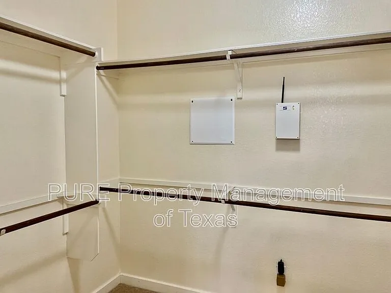 4718 Madrid Dr — Photo 12
