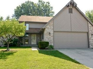 941 Almond Dr, Aurora, IL