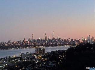 3 Horizon Rd APT 1002, Fort Lee, NJ