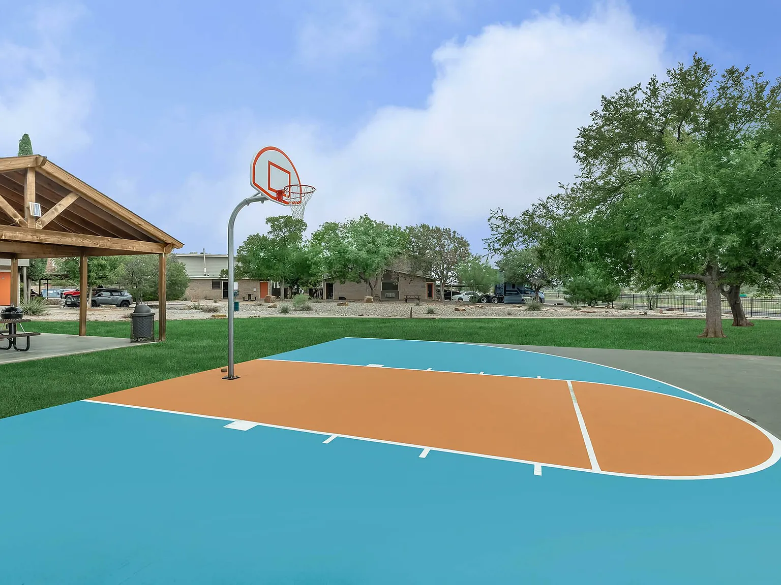 College Hills West — Photo 4