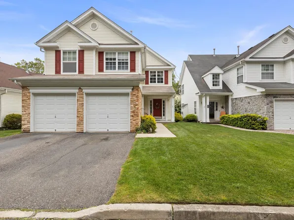 302 Birchwood Park Drive, Middle Island, NY 11953