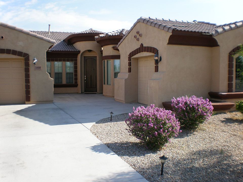 Great curb appeal with garages buffering Grovers Ave.