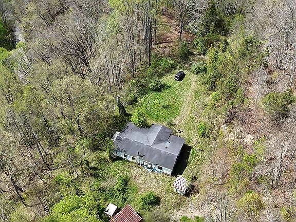4th image of 318 Lost Rd