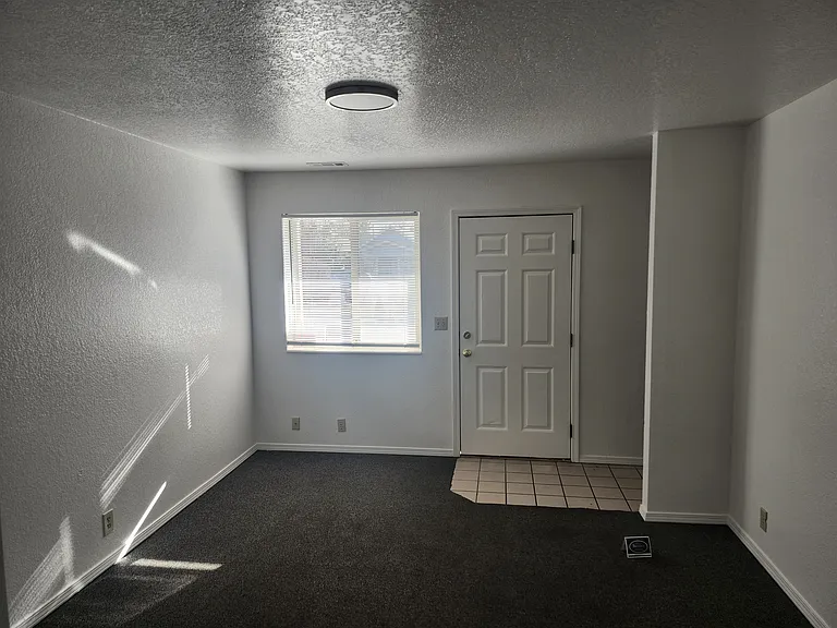222 E Avenue A — Photo 5