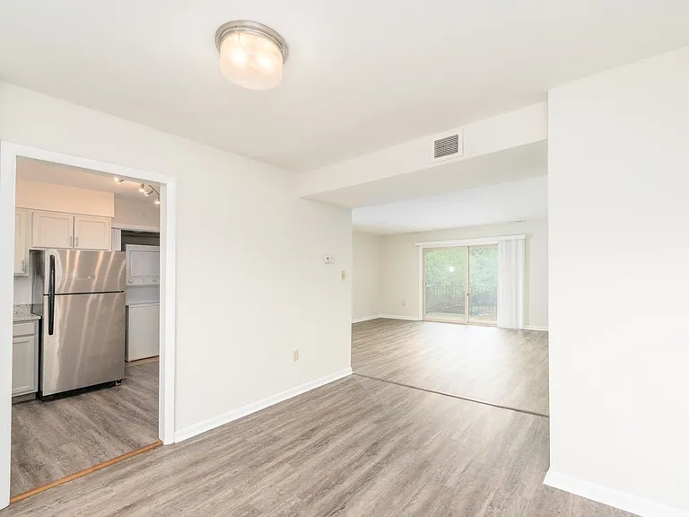 Brooke Court Apartments — Photo 6