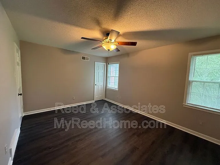 2292 Eastover Dr — Photo 7