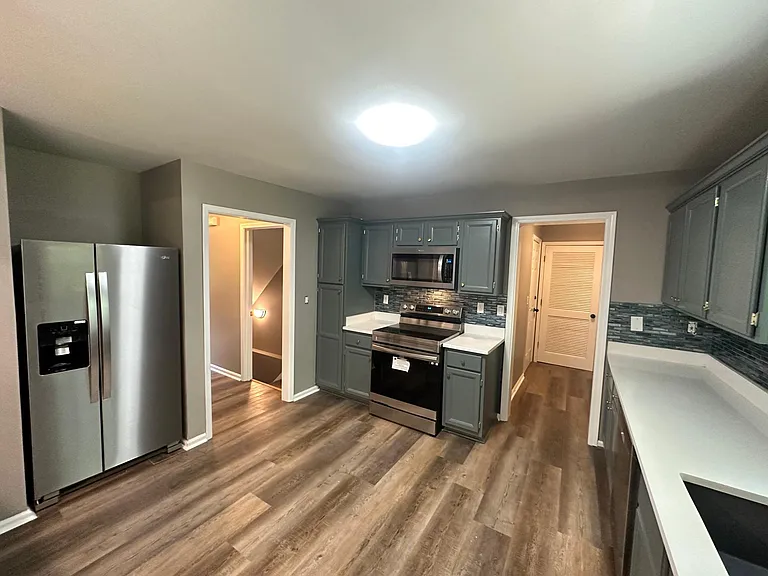 4830 Hampton Square Dr — Photo 4